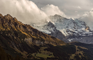 Jungfraumassiv von oberhalb vom Dorf Wengen / Jungfrau mountain as seen from upper Wengen