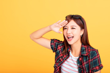 Portrait of  beautiful young woman  in sunglasses