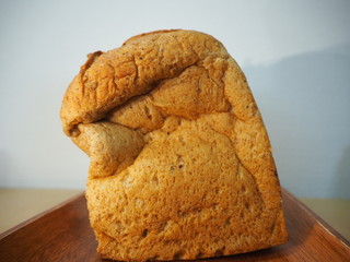 腰折れ（ケービング）したパン, caving bread, cave in bread