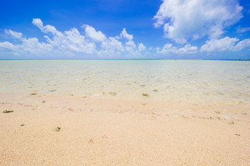 Fototapeta na wymiar 小浜島のビーチ