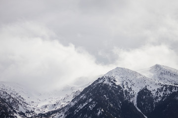 Fototapeta na wymiar Snowfall in the mountains 