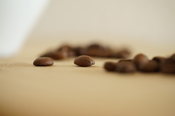 Kaffeetasse und Kaffeebohnen