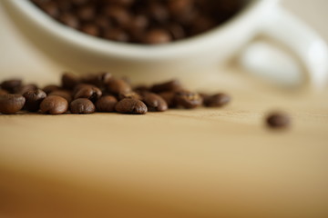 Kaffeetasse mit Kaffeebohnen