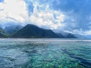 exploring tropical island of tahiti - obrazy, fototapety, plakaty