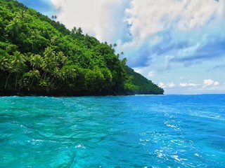 exploring tropical island of tahiti