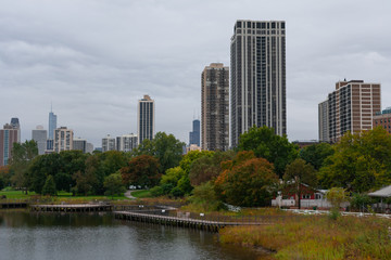Obraz na płótnie Canvas Chicago Skyline and South Pond in Lincoln Park Chicago