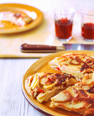 Spanische Tortilla mit Kartoffeln und Paprika