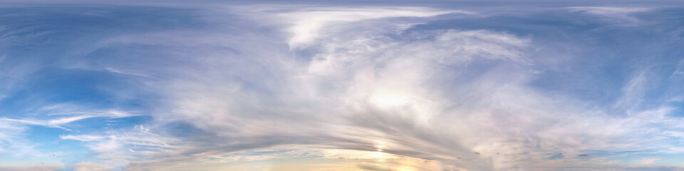 Obraz premium Seamless evening sky before sunset hdri panorama 360 degrees angle view with beautiful clouds with zenith for use in 3d graphics as sky dome or edit drone shot