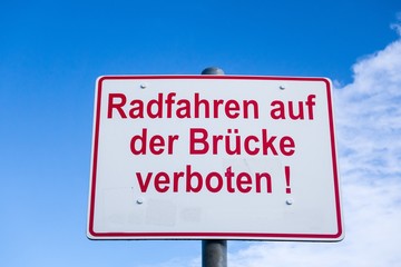 Schild Radfahren auf der Brücke verboten St. Peter-Ording Seebrücke