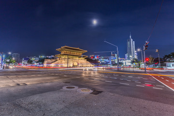Fototapeta na wymiar .Night view fo Dongdaemun Gate and Traffic at Seoul, South Korea
