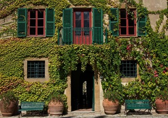 Fototapeta na wymiar Tuscan Villa with Vine Covered Exterior