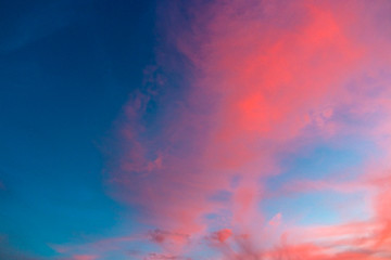 Obraz premium Purple sunset background in summer sky