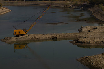 Fototapeta na wymiar Excavator working on a lake