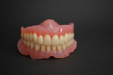 Denture 