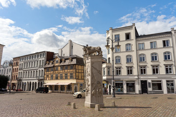 Obraz premium Historic Old Town of Schwerin with Lion Monument (Löwendenkmal), Schwerin, Mecklenburg-West Pomerania, Germany
