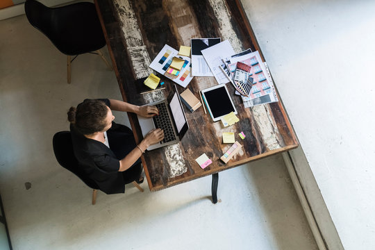 Young businesswoman working in a modern office