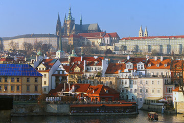 Obraz premium The river, the cathedral and the sky