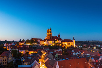 Obraz premium Panorama Stadt Meißen zum Weinfest am Abend