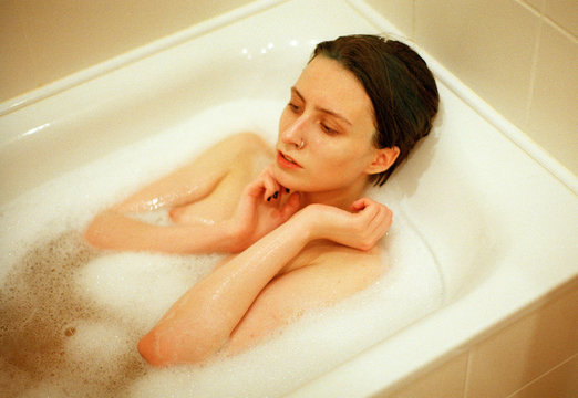 Young Androgyne woman in bath