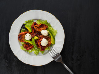 salad made from dried tomatoes, pe-tsai, avocado, and mozzarella cheese.