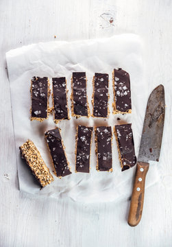 Food: Peanutbutter bars with puffed Quinoa, chocolate and salt