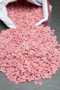Pink chocolate pistoles .