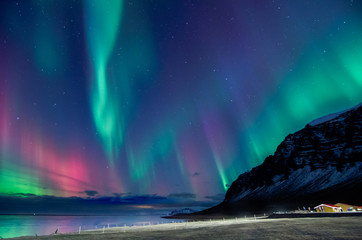 kleurrijk noorderlicht in IJsland