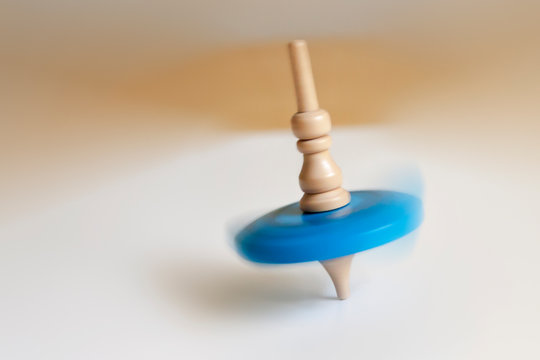 spining wooden top toy