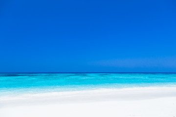 Fototapeta na wymiar White sand beach, clear water, deep blue sky in the tropical sea of ​​Thailand