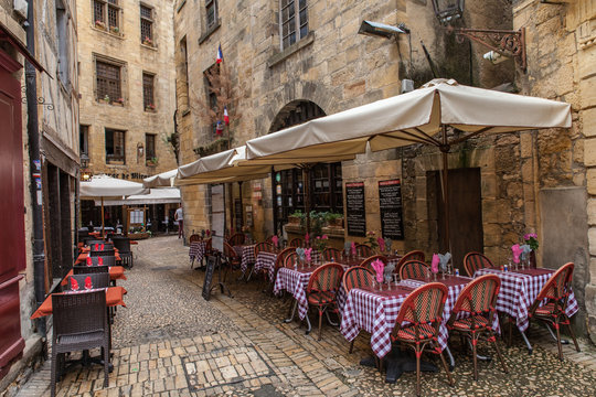 Sarlat la Can&eacute;da (Dordogne, France) - Rue des Consuls