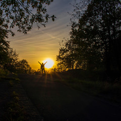 Fototapeta premium Female enjoys the sunlight of warm autumn