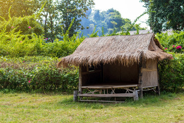 Fototapeta na wymiar Bamboo hut, thatched roof in rural areas.