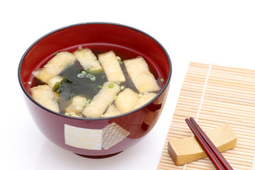 味噌汁　油揚げ