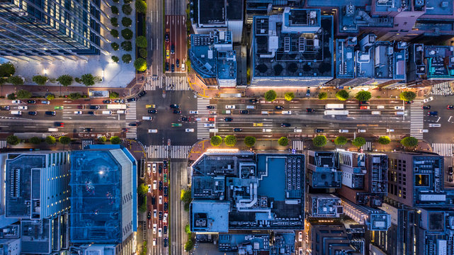 ビジネス街の夜景　空撮