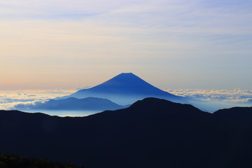 日本の風景、早朝の富士山