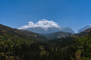 Fototapeta premium snowy mountain huaraz peru