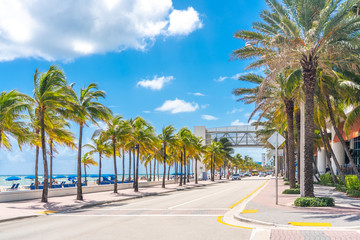 Fototapeta Fort Lauderdale Beach promenade with palm trees obraz