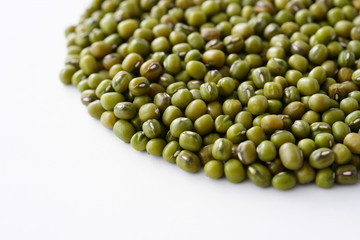 緑豆　白背景