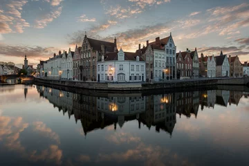 Fototapeten Spiegelauge in Brügge (Belgien) während des Sonnenuntergangs. Einer der Hotspots für Touristen in Brügge. © krist