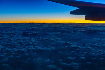 Sonnenaufgang aus Flugzeug