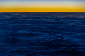 Fototapeta premium Sonnenaufgang aus Flugzeug