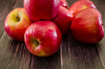 red apples on a wooden table