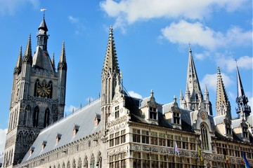 Edificio del ayuntamiento de Ypress en Bélgica