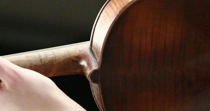 violinist playing - closeup of her hands