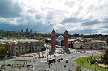 plaza España de Barcelona con cielo nublado