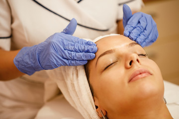 Obraz na płótnie Canvas Close-up of woman having head massage at beauty spa.