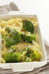 Fossil short pasta and broccoli gratin