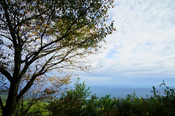 眺望の良い天狗塚から対岸を眺める