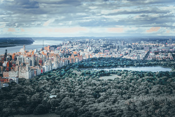 Obraz premium View of Central Park in Manhattan from the skyscraper's observation deck. New York.