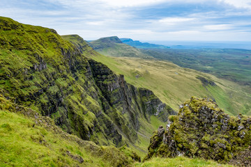 Steile Klippen entlang der Trotternish Ridge auf der Isle of Skye